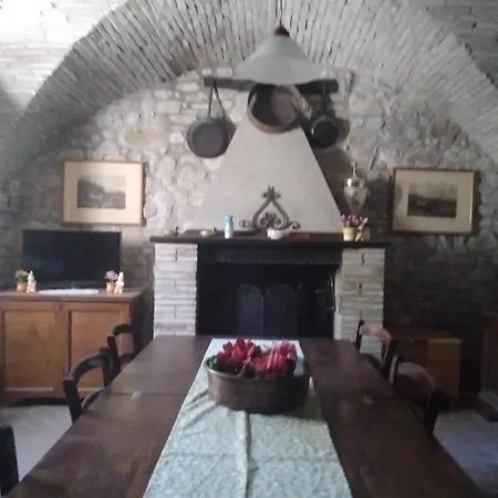 Agriturismo Il Grottino مزرعة للإقامة